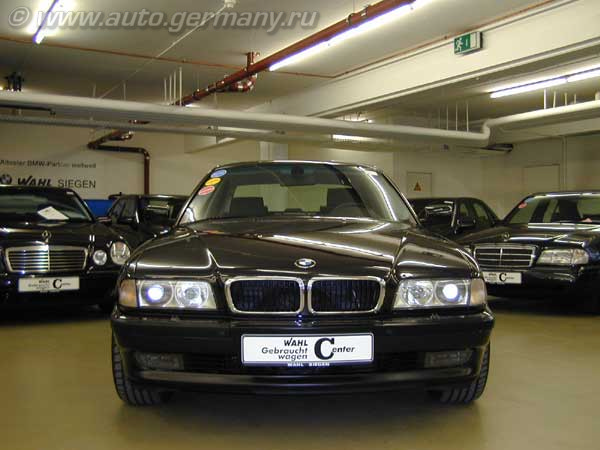 BMW 740iA schwarz (100)
